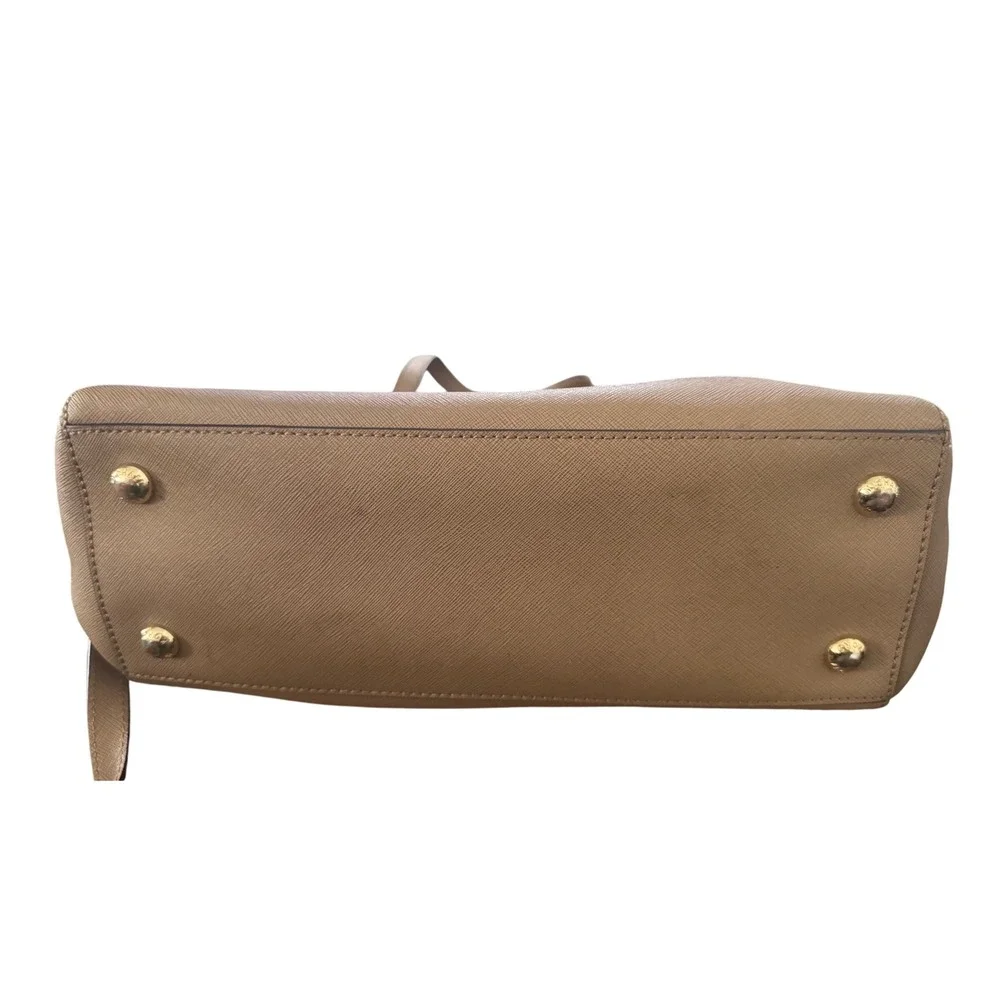 Michael Kors Jet Set Tan Saffiano Leather Satchel Crossbody Bag AV-1501 preloved
